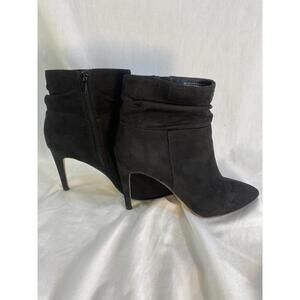 XOXO Womans Taylor 8M Black Faux Suede Rouched Feminine Stiletto Ankle Boots